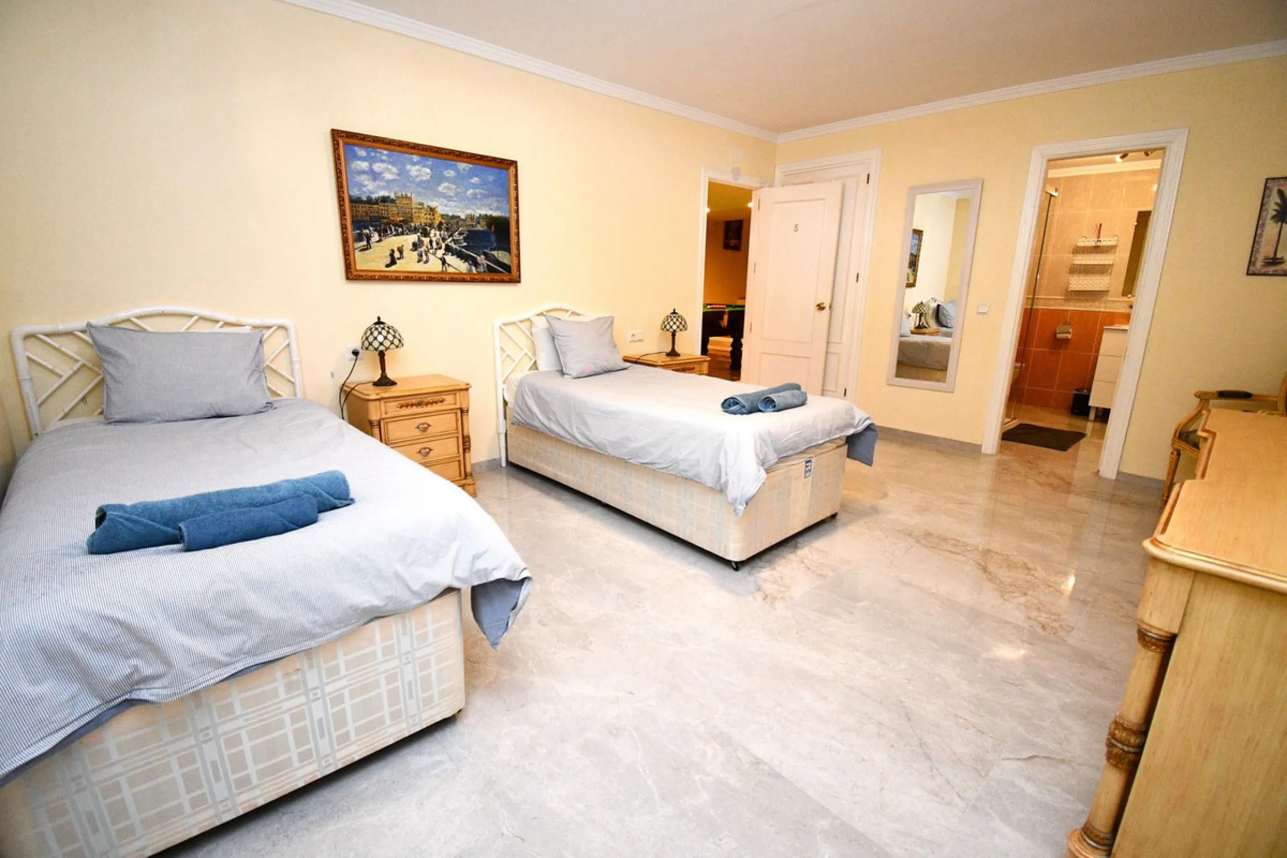 This impressive, front-line golf, 9 bedroom, 10 bathroom villa offers over 700m2 of living and entertainment space and sits on a spacious plot of 1,300m2.  This villa has 8 ensuite bedrooms, offering family/guests their own space and privacy.  All indoor 