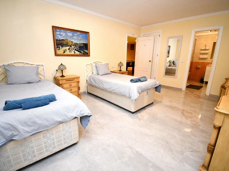 This impressive, front-line golf, 9 bedroom, 10 bathroom villa offers over 700m2 of living and entertainment space and sits on a spacious plot of 1,300m2.  This villa has 8 ensuite bedrooms, offering family/guests their own space and privacy.  All indoor 