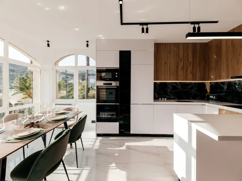 Discover the ultimate in luxury living with this exquisite apartment located in the beautiful La Quinta Hills, Benahavis, Malaga. Offering 3 spacious bedrooms, each with its own en-suite bathroom, this property ensures ample space and comfort for an excep
