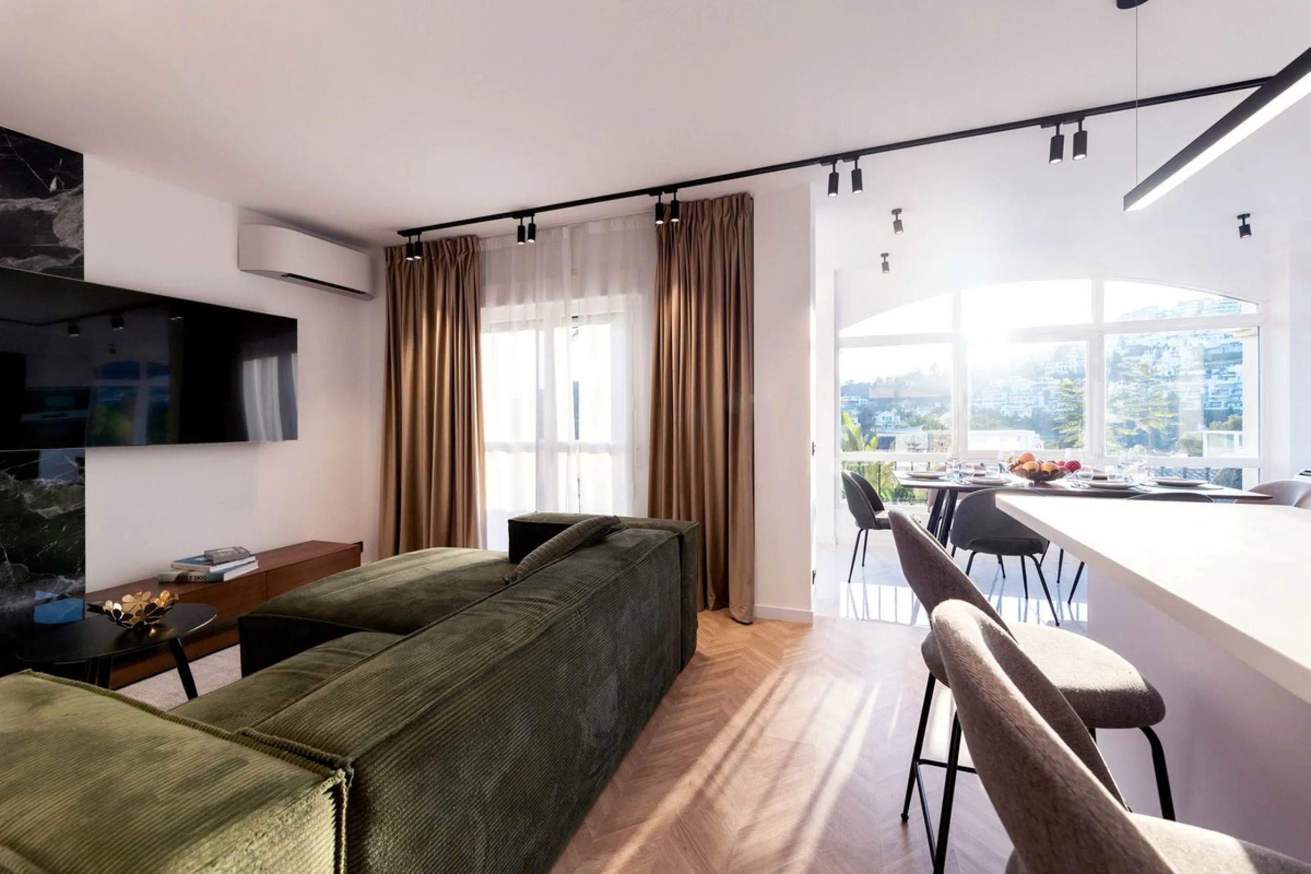 Apartment - Penthouse Duplex в продаже в Benahavís, Málaga. В доме 3 спален и 3 ванных комнат. Площадь дома 160 м²