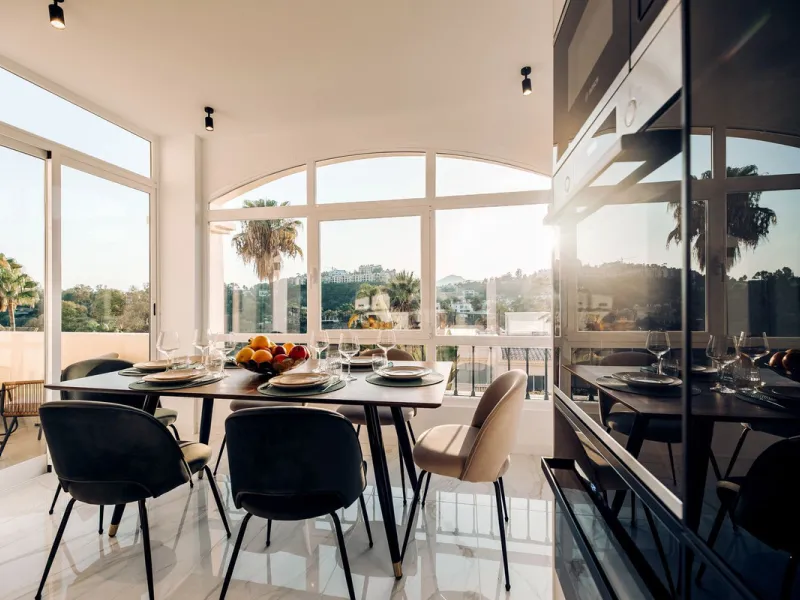 Apartment - Penthouse Duplex в продаже в Benahavís, Málaga. В доме 3 спален и 3 ванных комнат. Площадь дома 160 м²