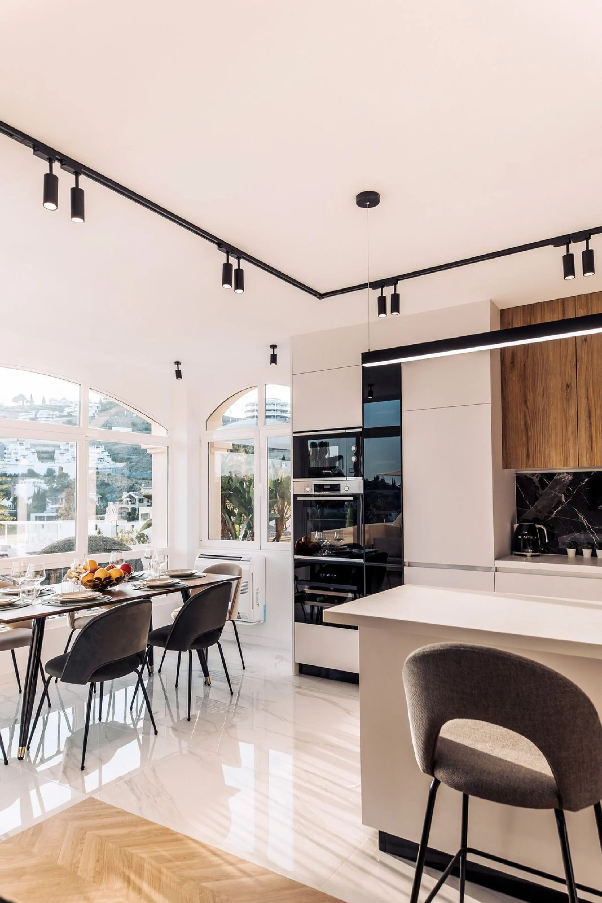 Apartment - Penthouse Duplex в продаже в Benahavís, Málaga. В доме 3 спален и 3 ванных комнат. Площадь дома 160 м²