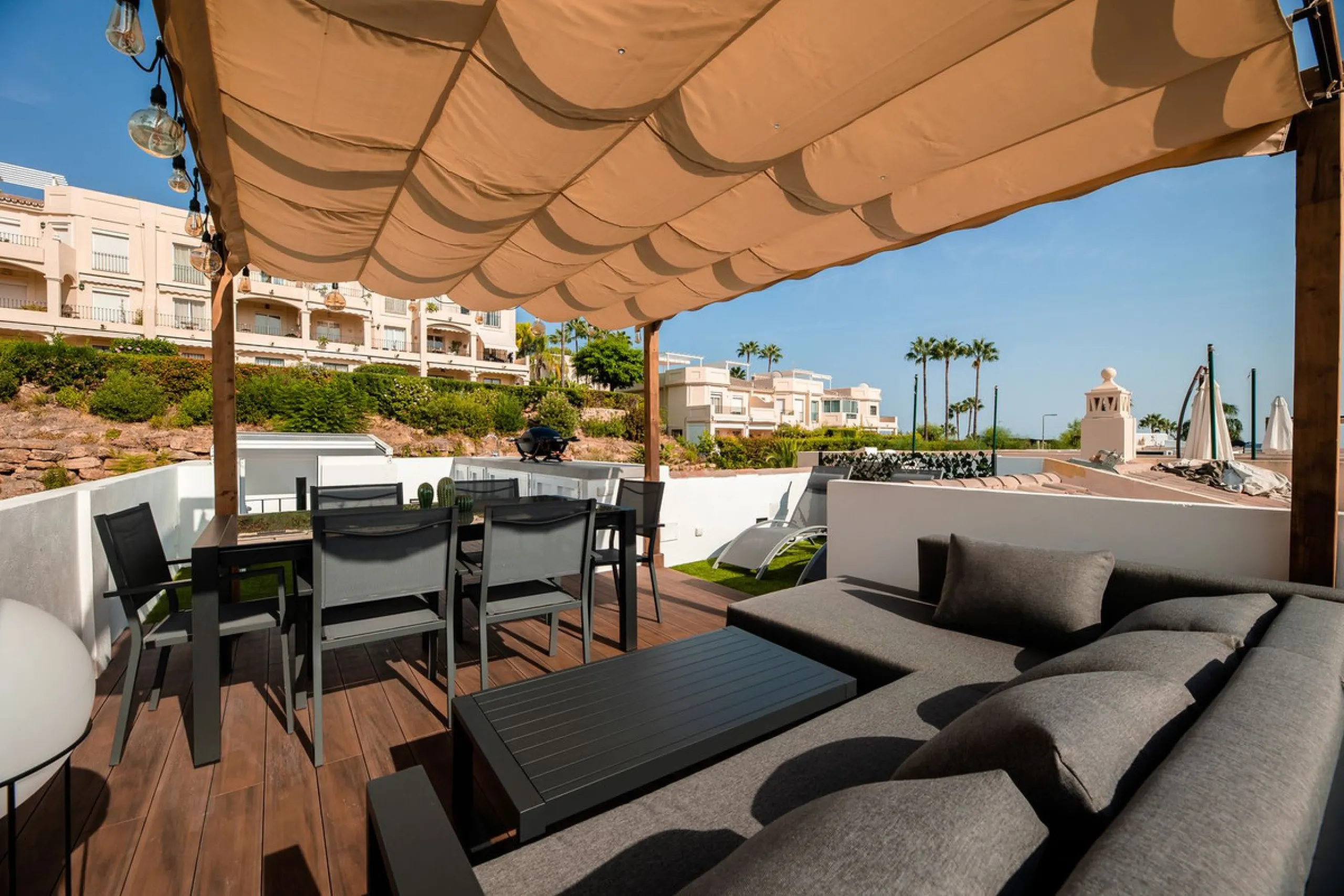 Apartment - Penthouse Duplex в продаже в Benahavís, Málaga. В доме 3 спален и 3 ванных комнат. Площадь дома 160 м²