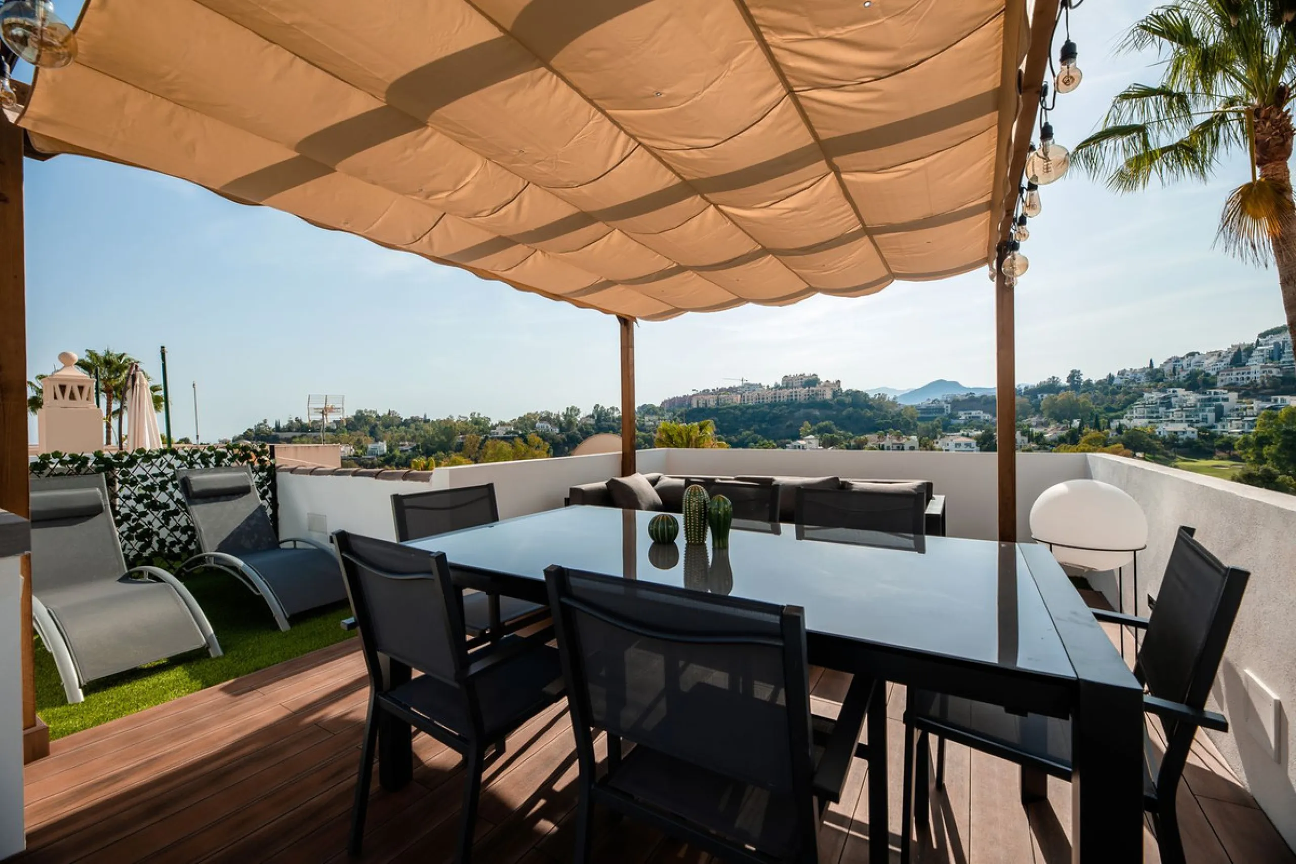 Apartment - Penthouse Duplex в продаже в Benahavís, Málaga. В доме 3 спален и 3 ванных комнат. Площадь дома 160 м²