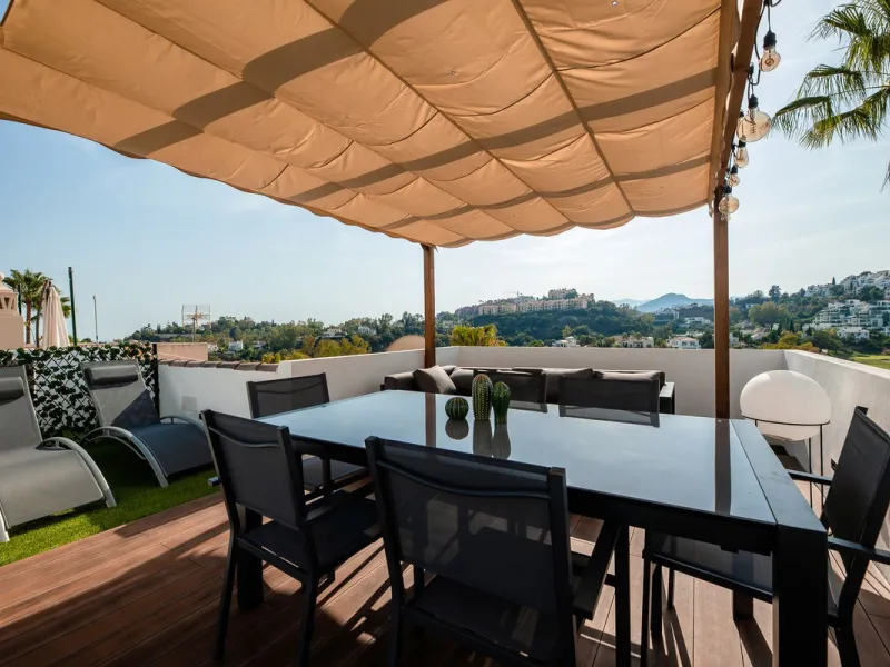 Apartment - Penthouse Duplex в продаже в Benahavís, Málaga. В доме 3 спален и 3 ванных комнат. Площадь дома 160 м²