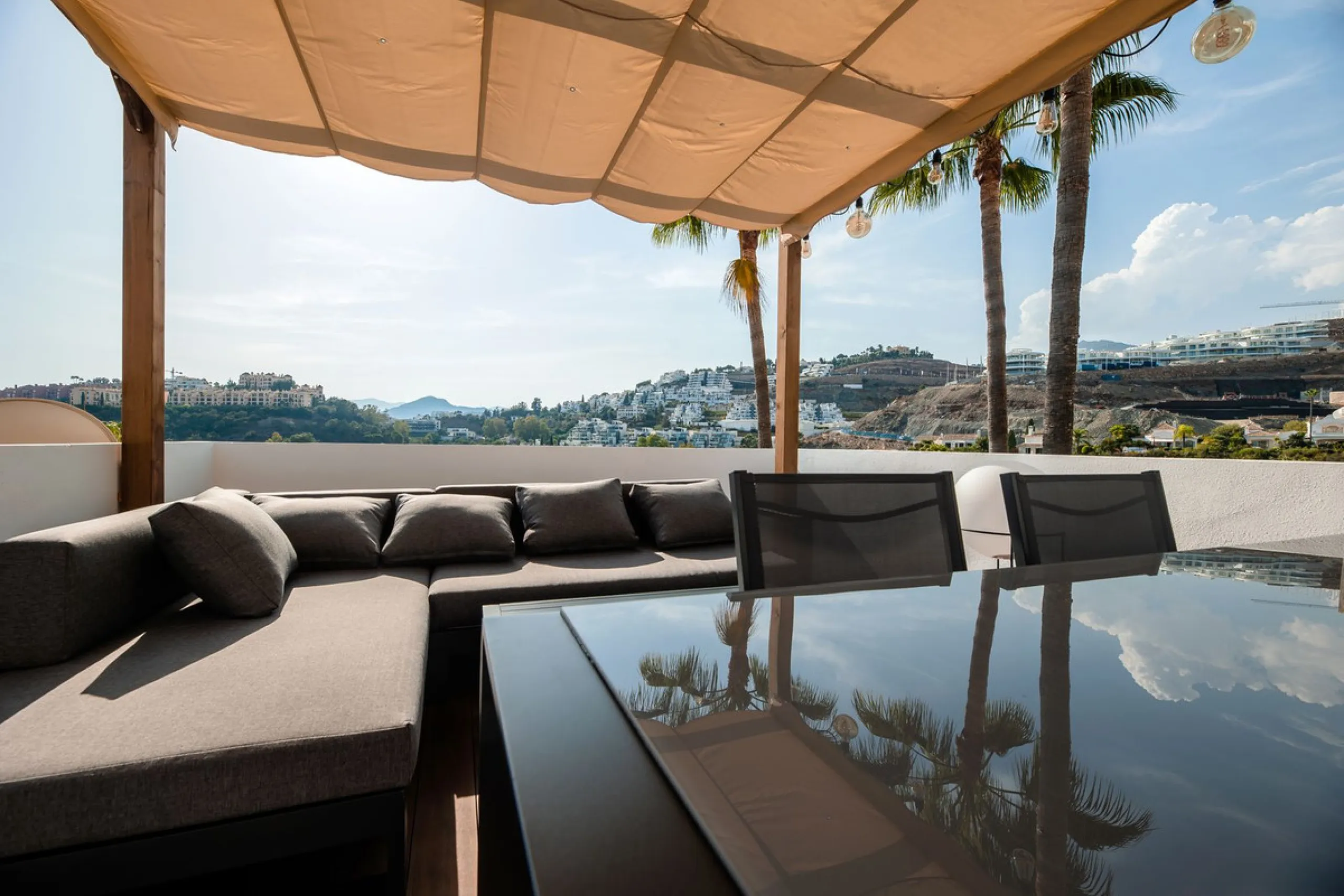 Apartment - Penthouse Duplex в продаже в Benahavís, Málaga. В доме 3 спален и 3 ванных комнат. Площадь дома 160 м²