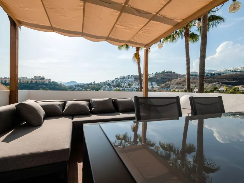 Apartment - Penthouse Duplex в продаже в Benahavís, Málaga. В доме 3 спален и 3 ванных комнат. Площадь дома 160 м²