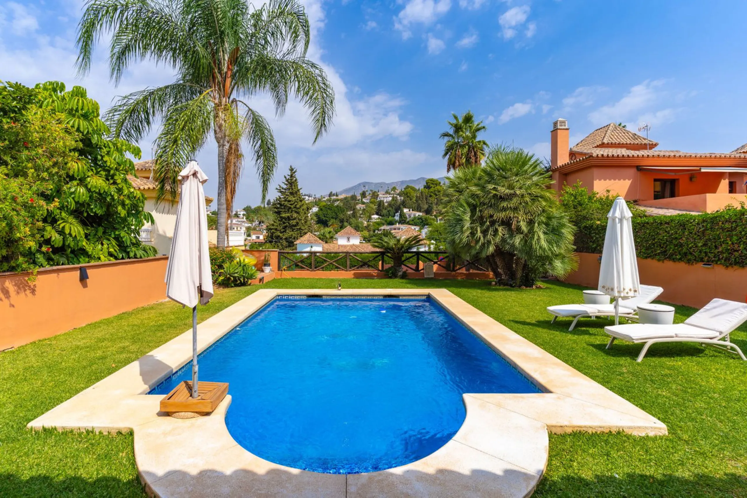 Mediterranean villa with independent studio, extra plot and authentic Andalusian charm!