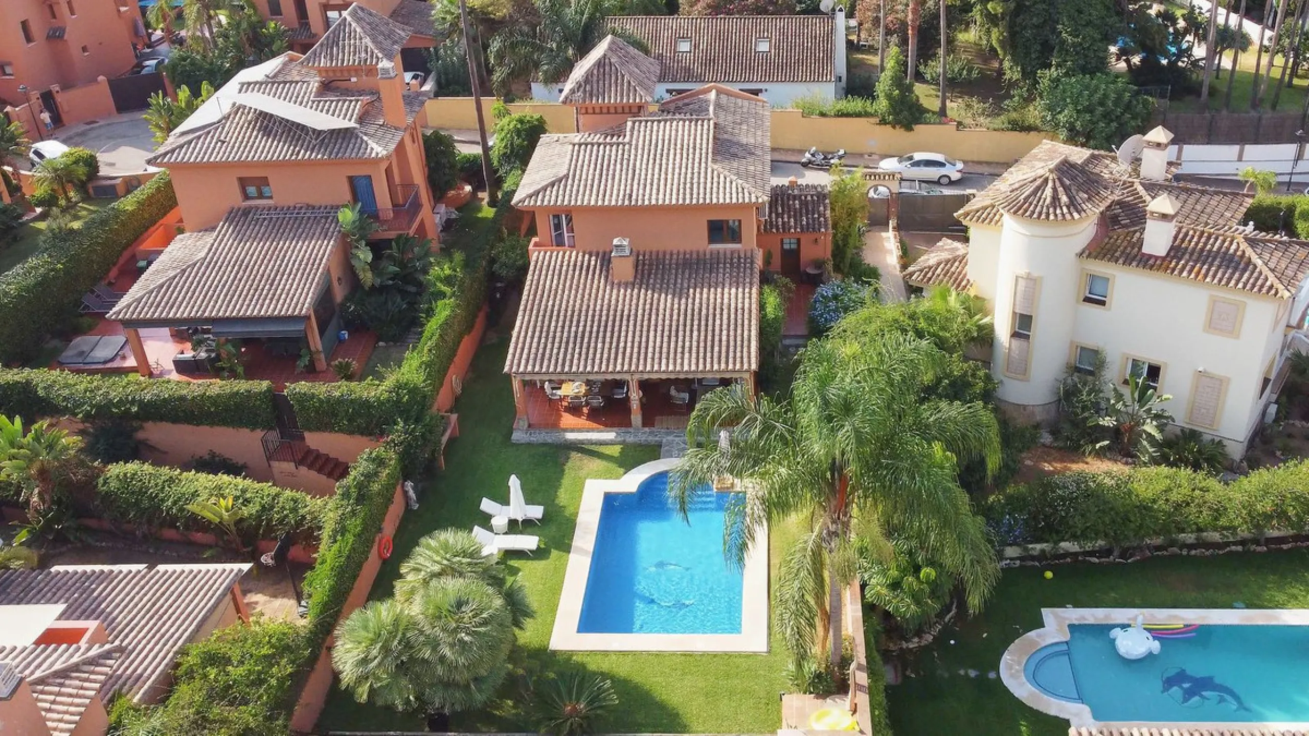 Mediterranean villa with independent studio, extra plot and authentic Andalusian charm!