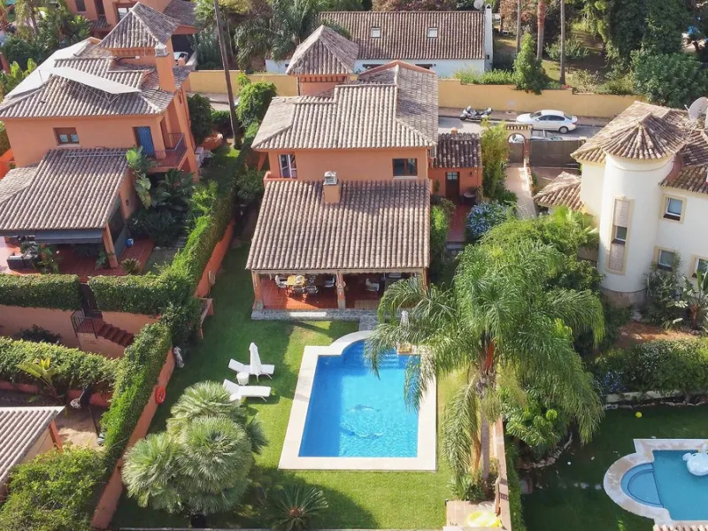 Mediterranean villa with independent studio, extra plot and authentic Andalusian charm!