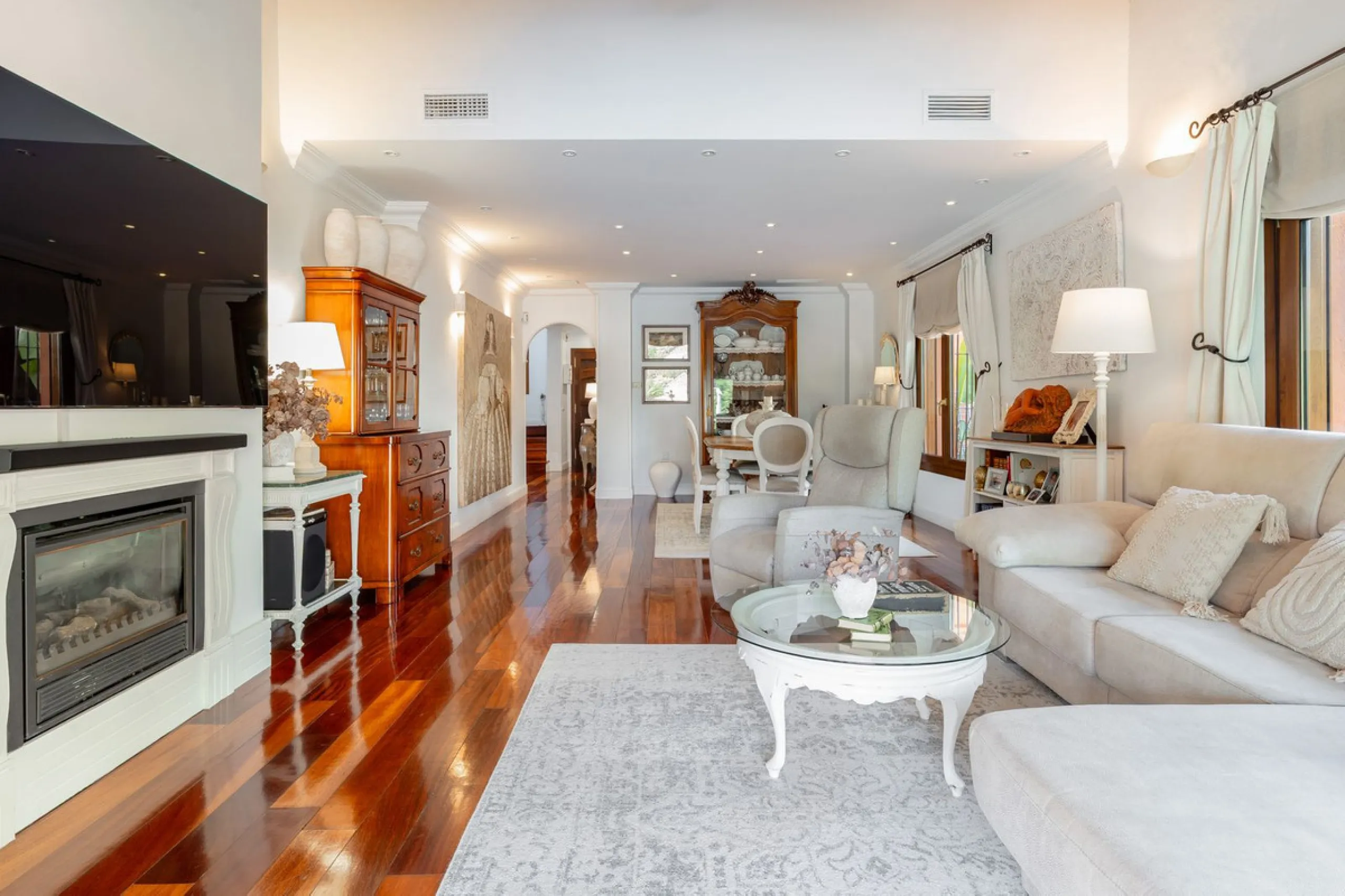 Mediterranean villa with independent studio, extra plot and authentic Andalusian charm!