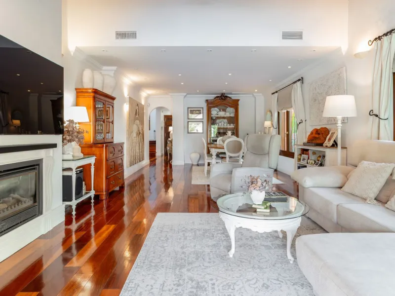 Mediterranean villa with independent studio, extra plot and authentic Andalusian charm!
