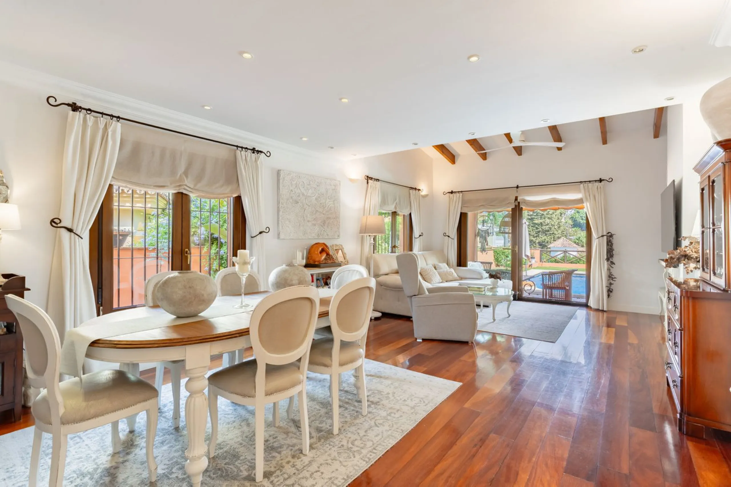 Mediterranean villa with independent studio, extra plot and authentic Andalusian charm!