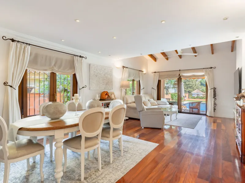 Mediterranean villa with independent studio, extra plot and authentic Andalusian charm!