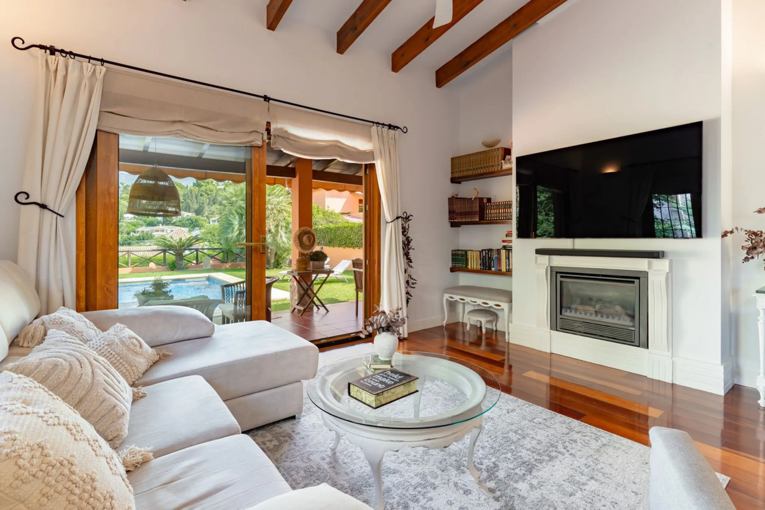 Mediterranean villa with independent studio, extra plot and authentic Andalusian charm!