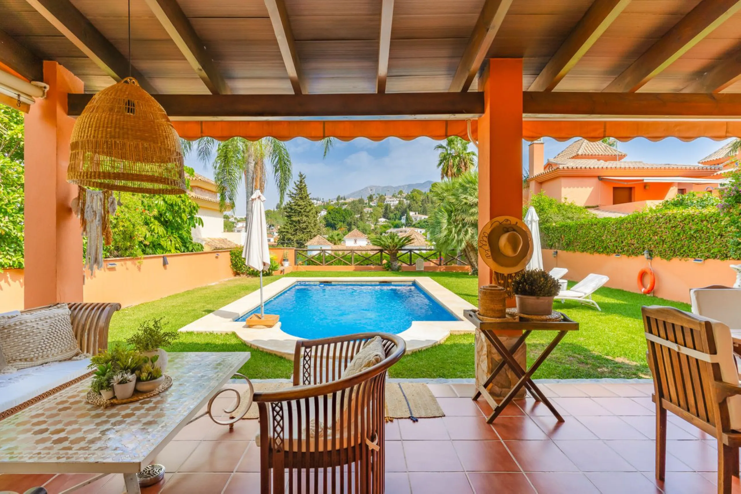 Mediterranean villa with independent studio, extra plot and authentic Andalusian charm!