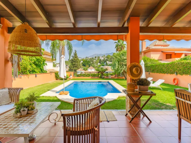 Mediterranean villa with independent studio, extra plot and authentic Andalusian charm!