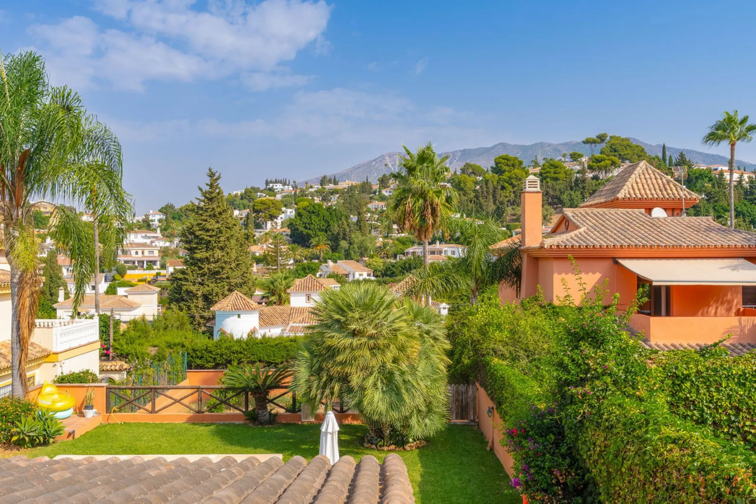 Mediterranean villa with independent studio, extra plot and authentic Andalusian charm!