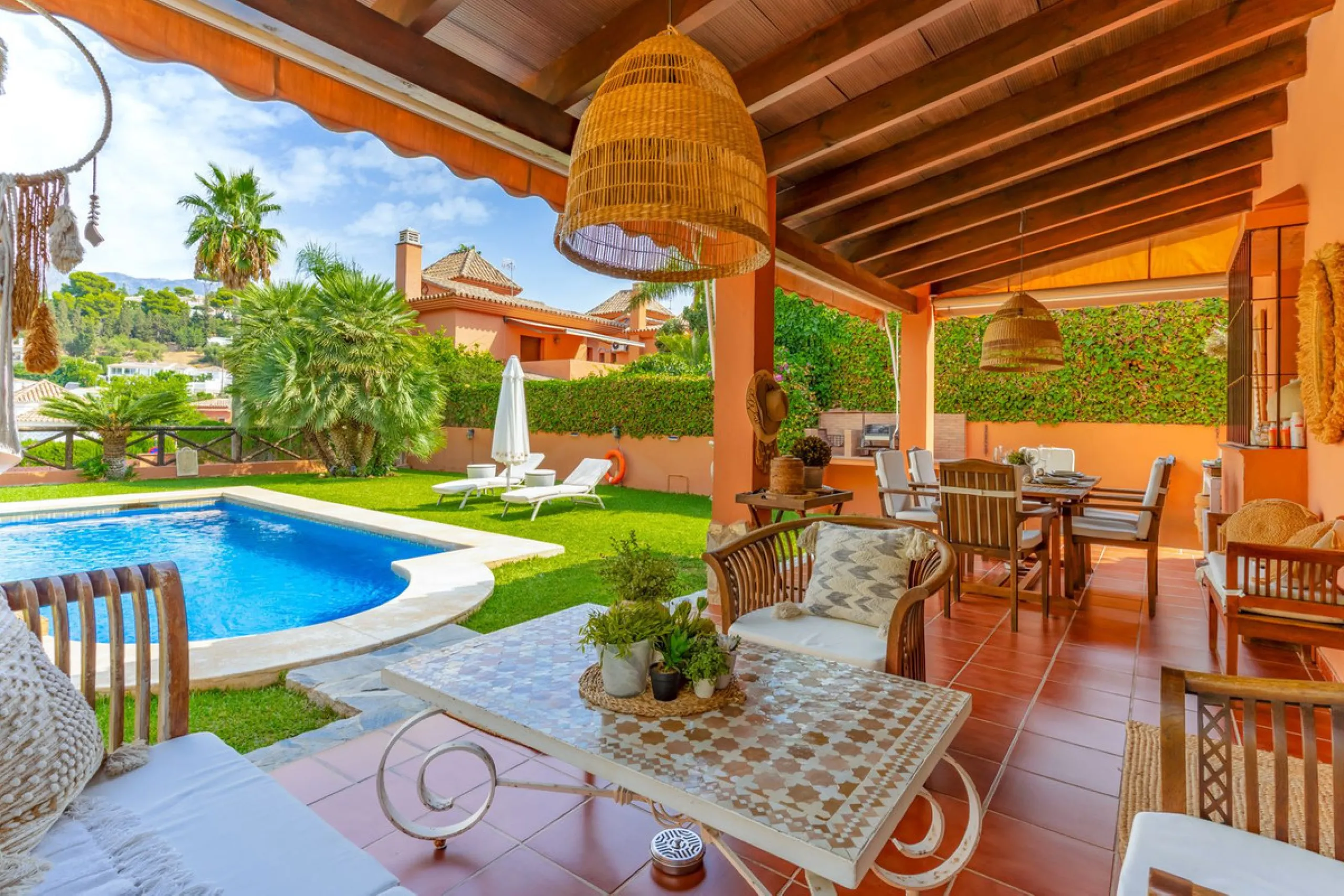 Mediterranean villa with independent studio, extra plot and authentic Andalusian charm!