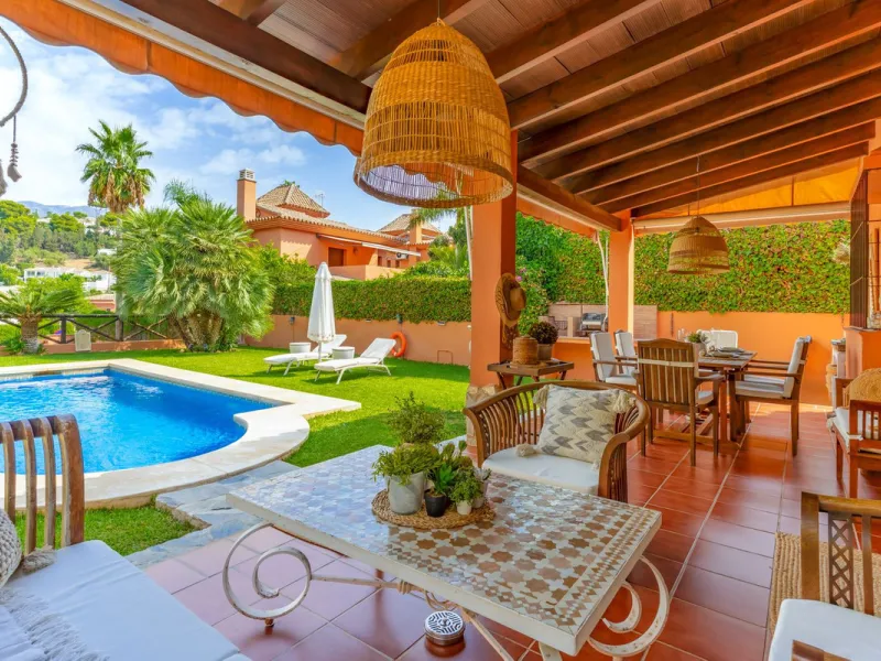 Mediterranean villa with independent studio, extra plot and authentic Andalusian charm!