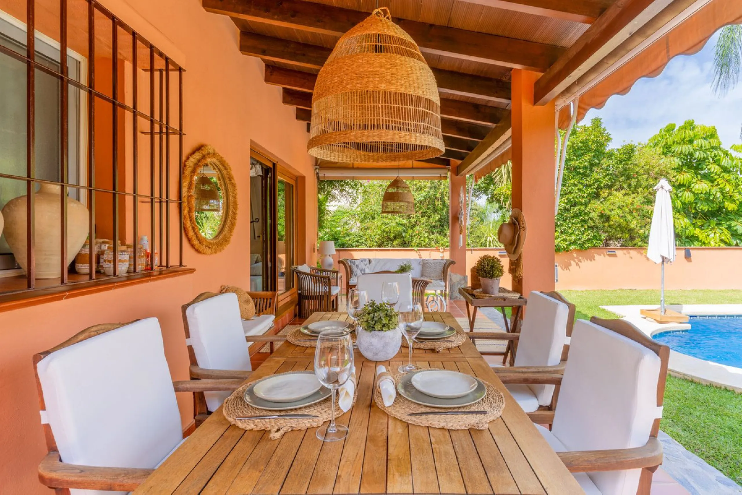 Mediterranean villa with independent studio, extra plot and authentic Andalusian charm!
