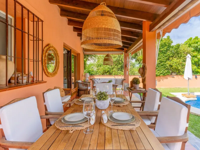 Mediterranean villa with independent studio, extra plot and authentic Andalusian charm!