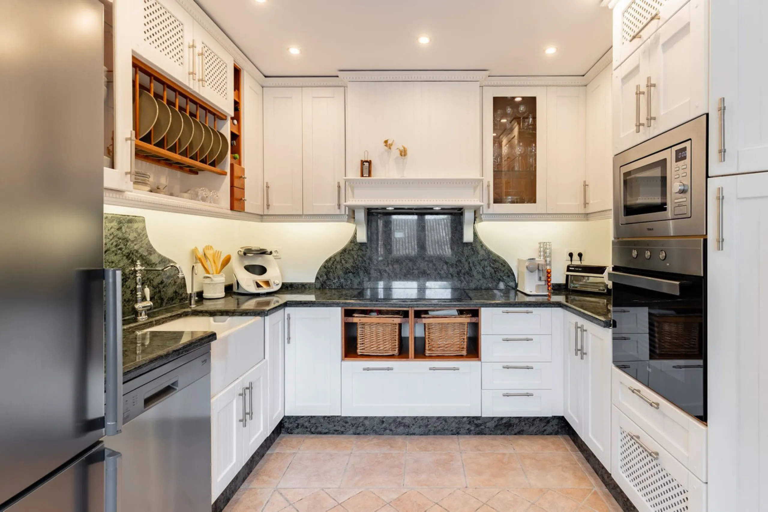 Mediterranean villa with independent studio, extra plot and authentic Andalusian charm!