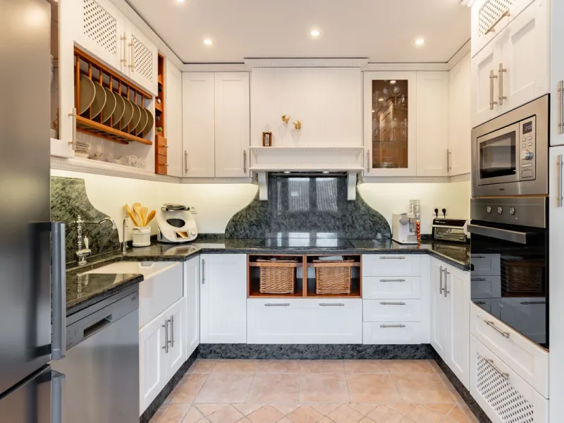 Mediterranean villa with independent studio, extra plot and authentic Andalusian charm!