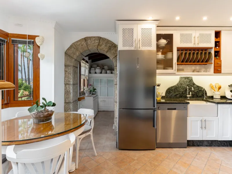 Mediterranean villa with independent studio, extra plot and authentic Andalusian charm!