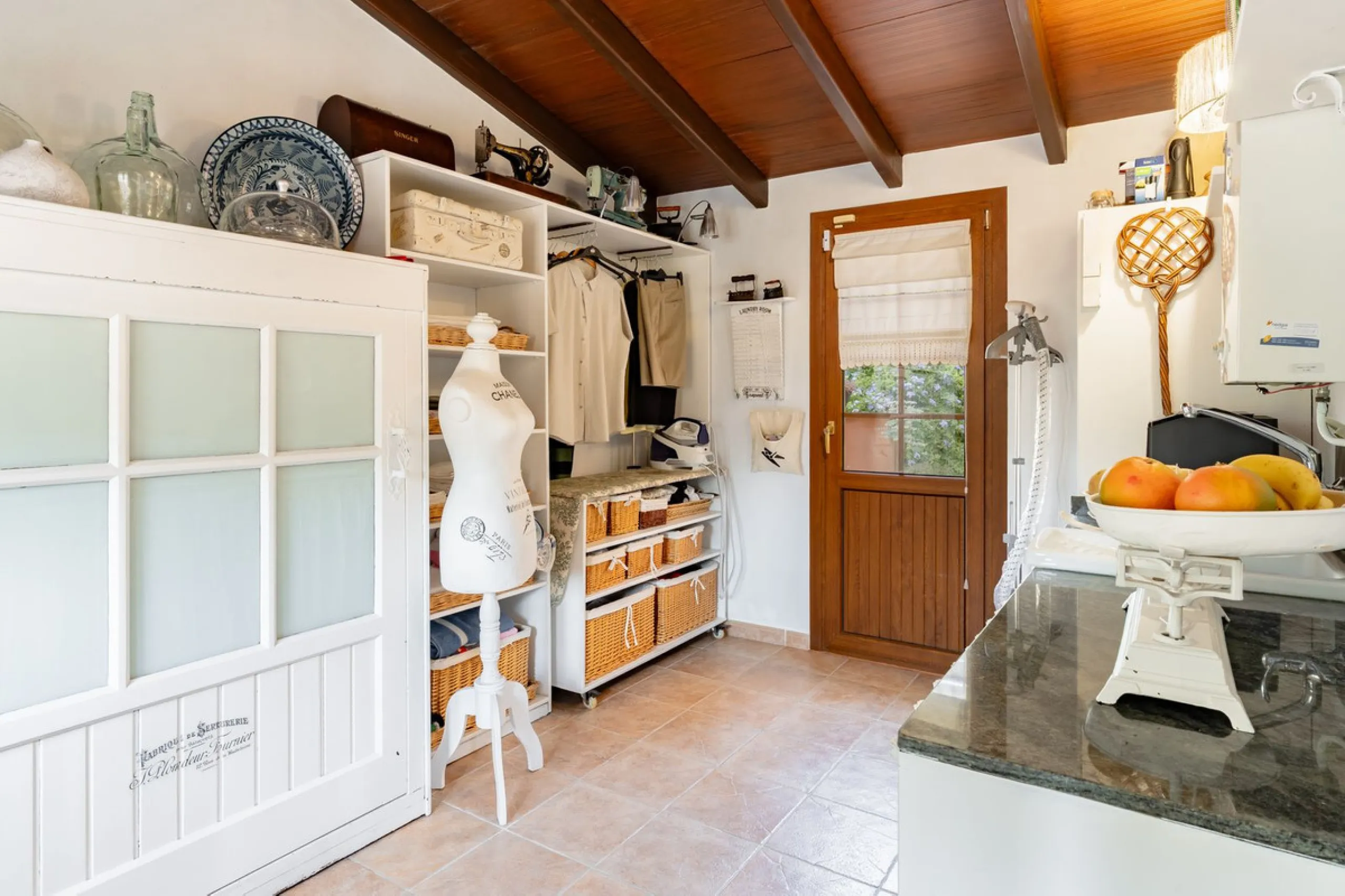Mediterranean villa with independent studio, extra plot and authentic Andalusian charm!
