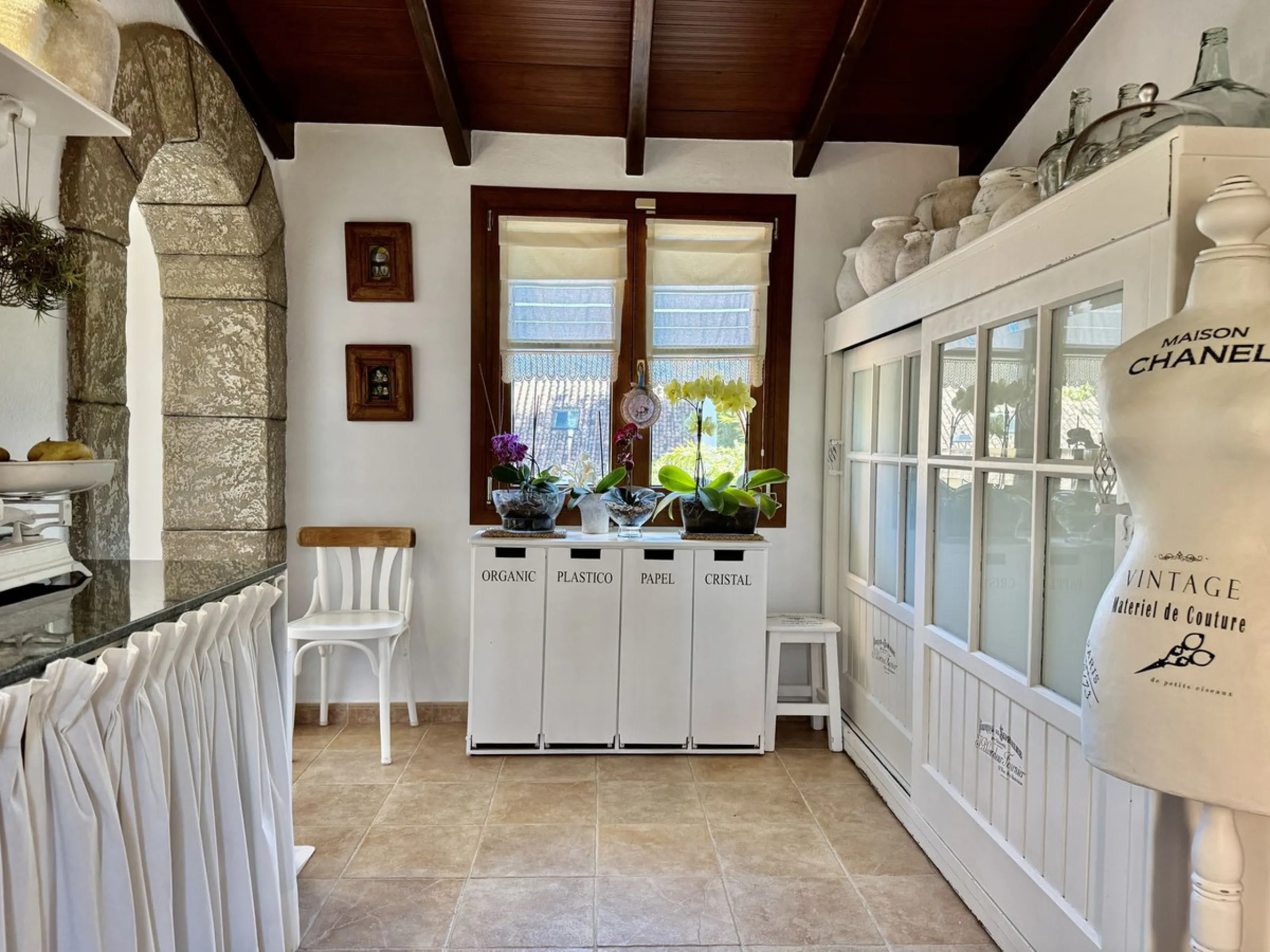 Mediterranean villa with independent studio, extra plot and authentic Andalusian charm!