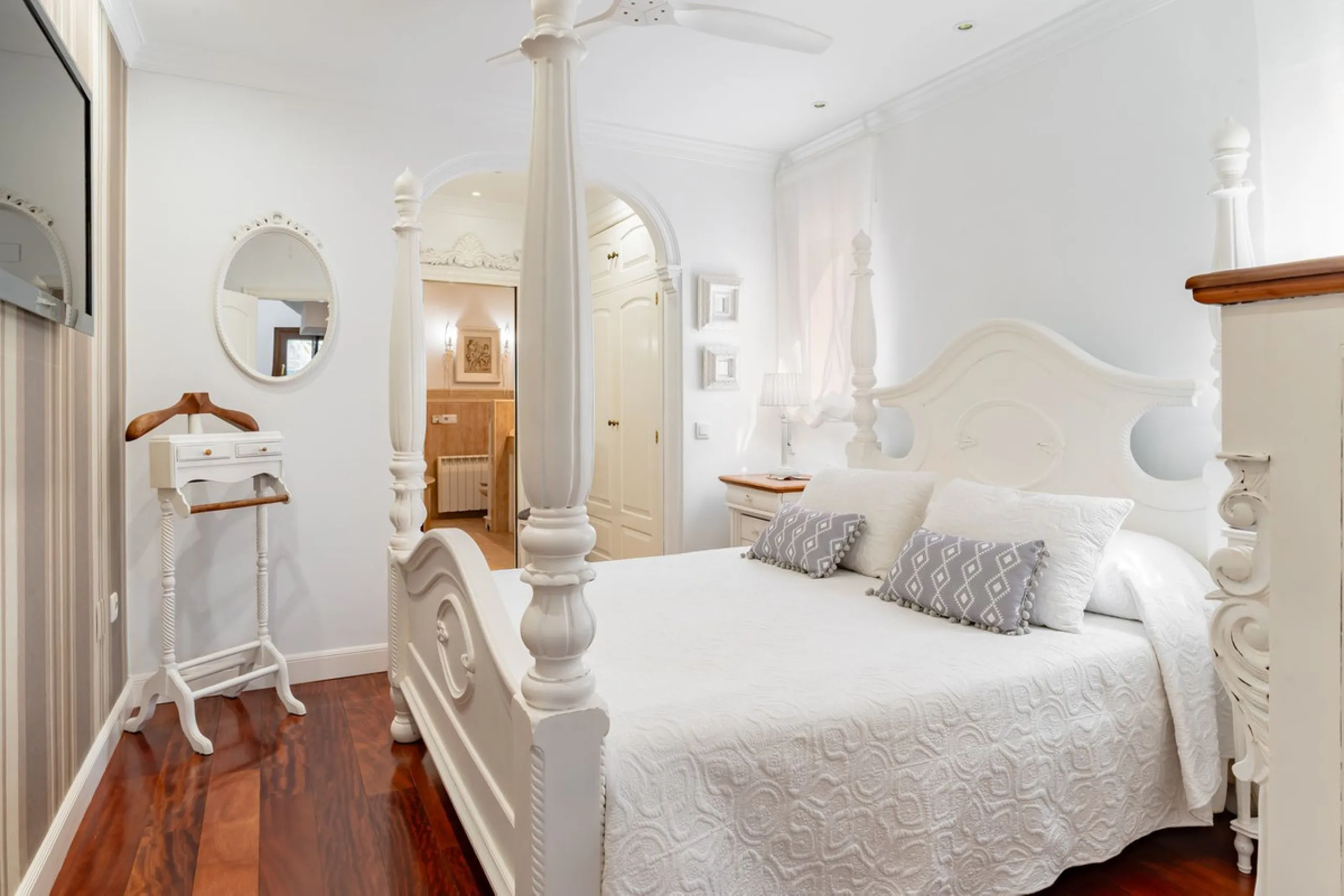 Mediterranean villa with independent studio, extra plot and authentic Andalusian charm!