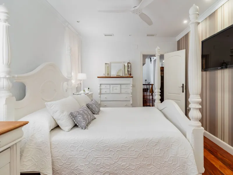 Mediterranean villa with independent studio, extra plot and authentic Andalusian charm!