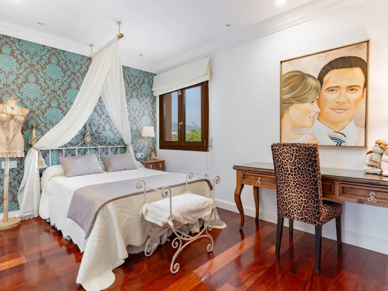 Mediterranean villa with independent studio, extra plot and authentic Andalusian charm!