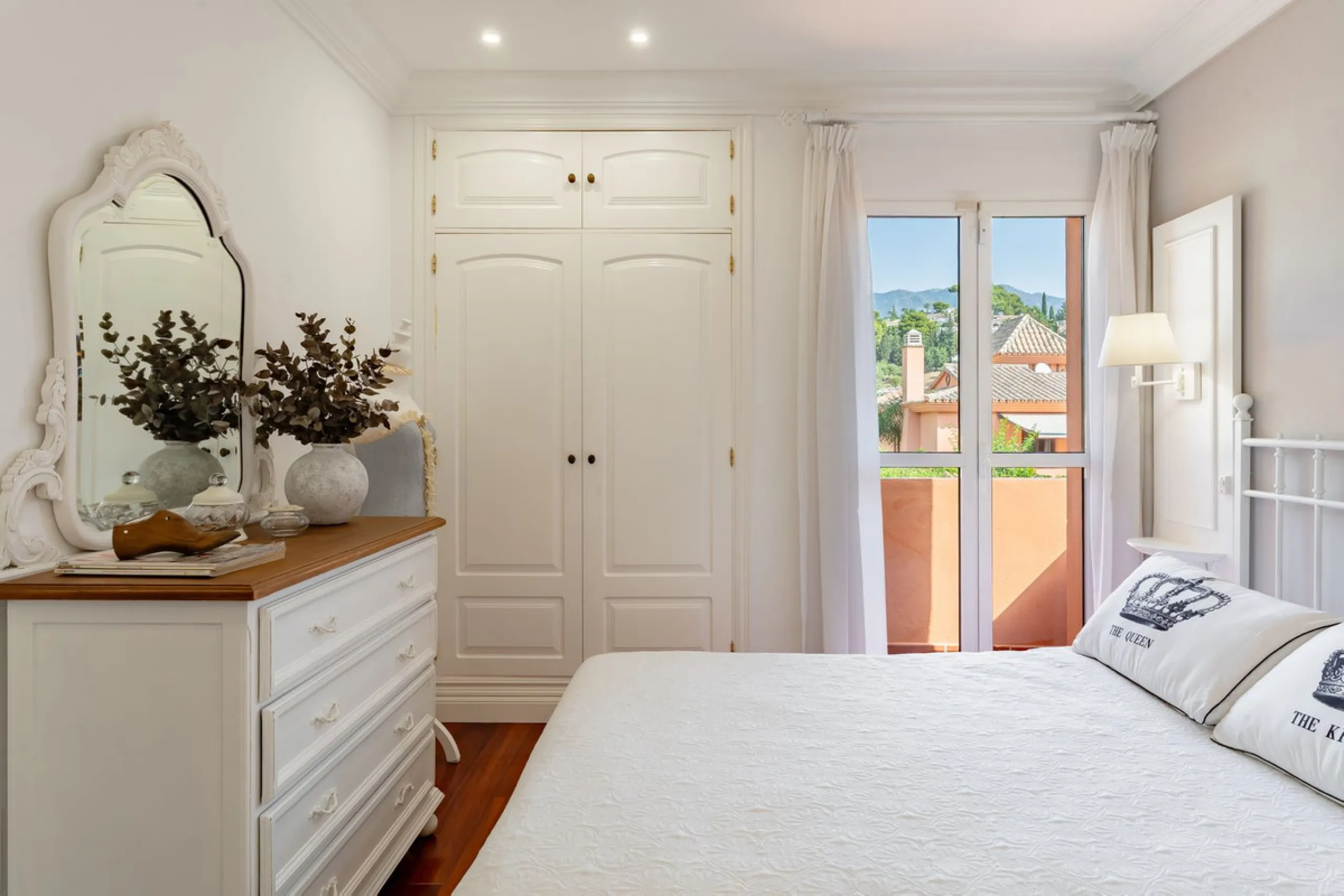 Mediterranean villa with independent studio, extra plot and authentic Andalusian charm!