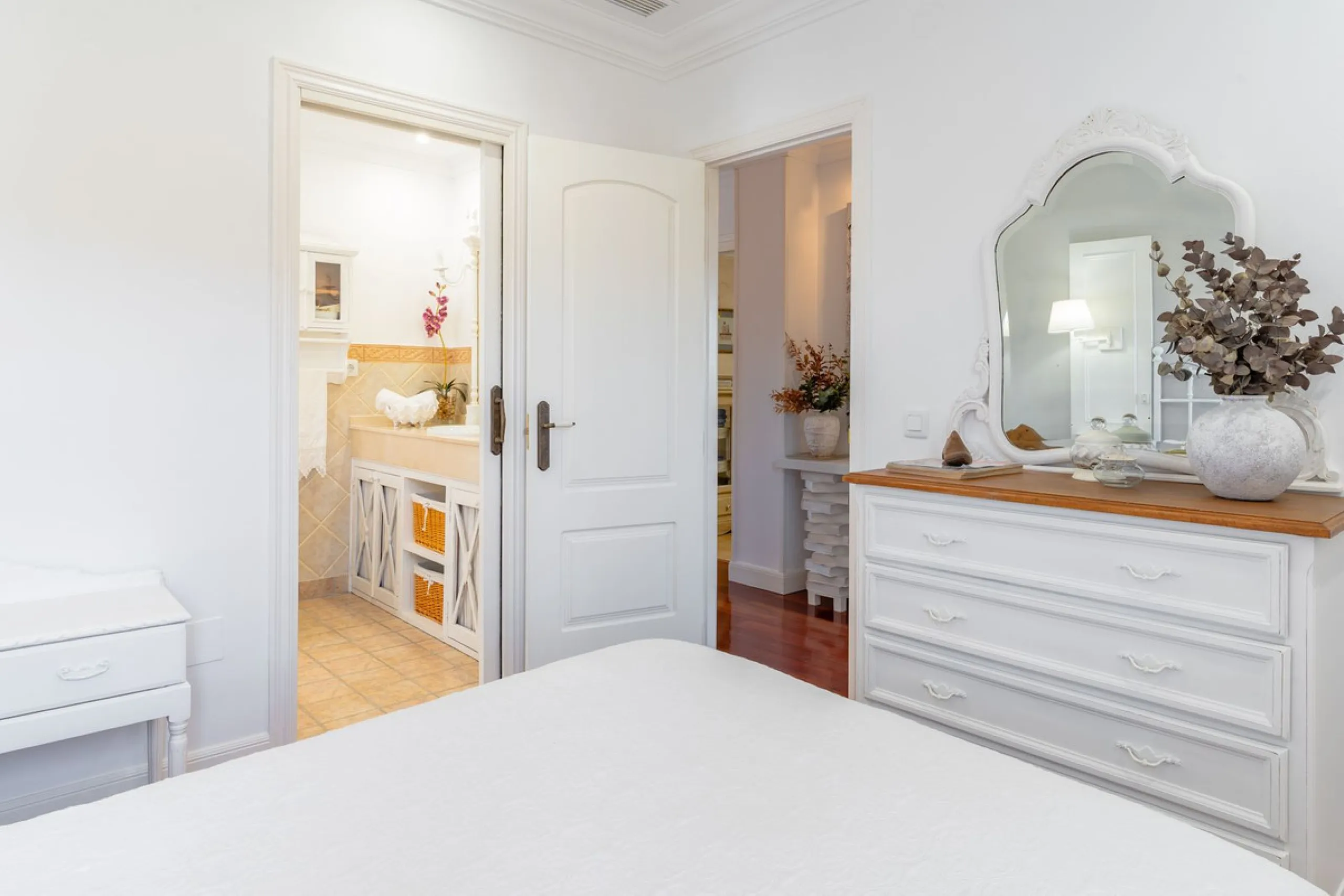 Mediterranean villa with independent studio, extra plot and authentic Andalusian charm!