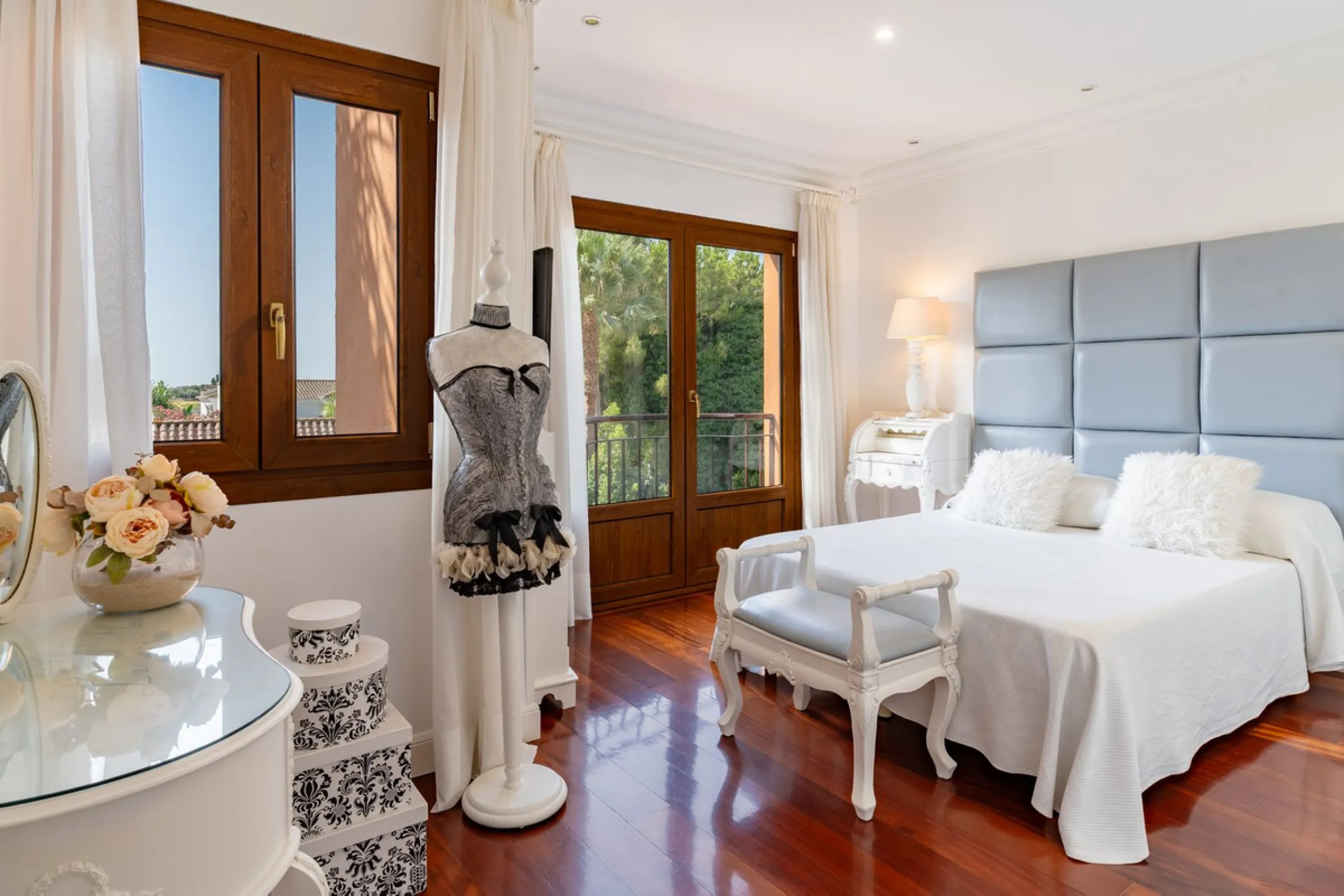 Mediterranean villa with independent studio, extra plot and authentic Andalusian charm!