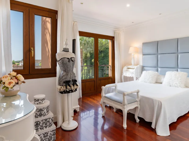 Mediterranean villa with independent studio, extra plot and authentic Andalusian charm!