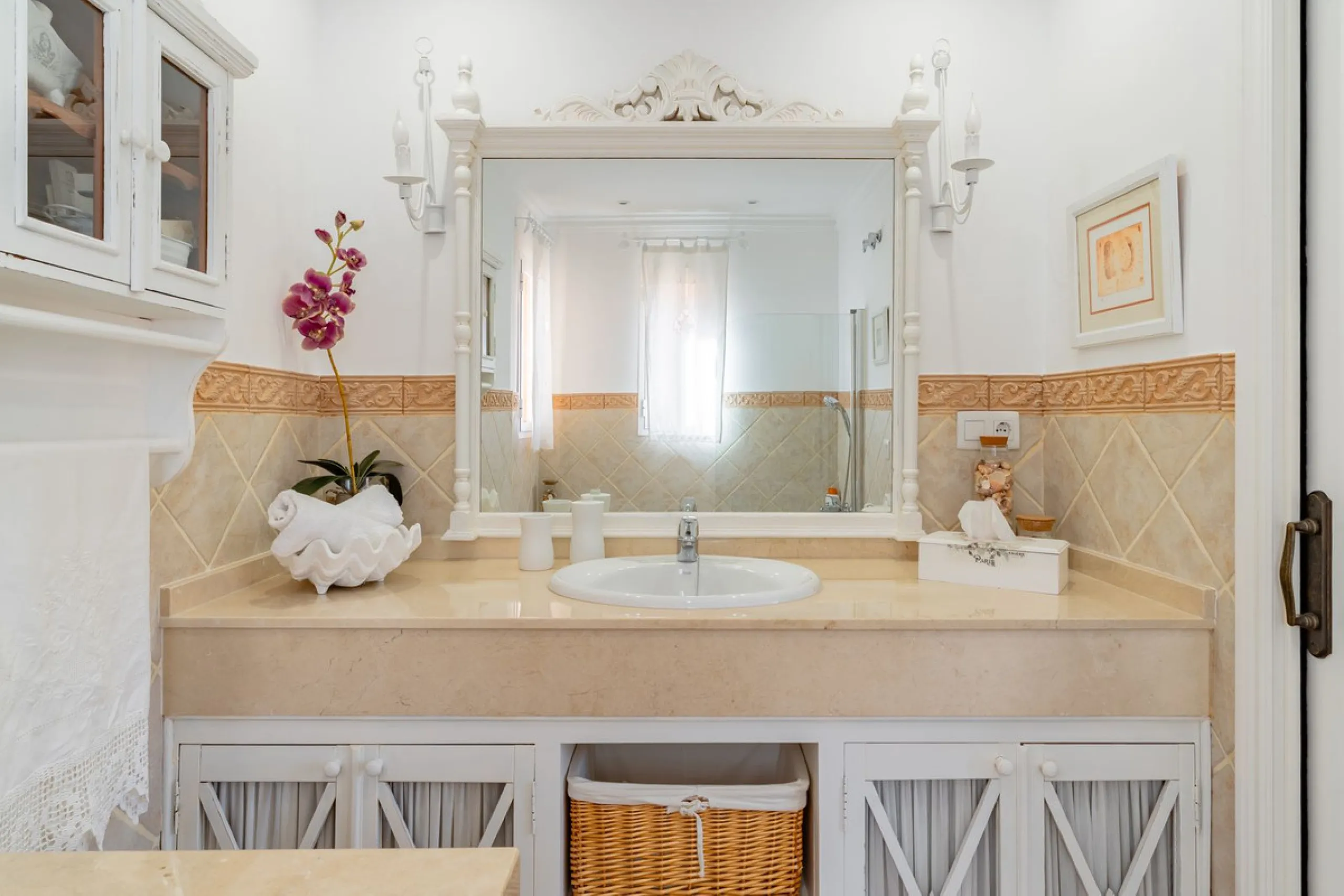 Mediterranean villa with independent studio, extra plot and authentic Andalusian charm!