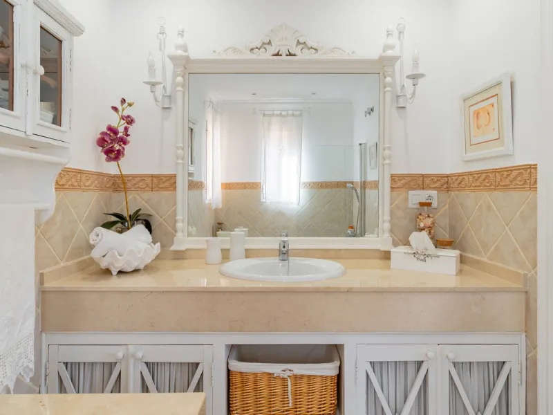 Mediterranean villa with independent studio, extra plot and authentic Andalusian charm!