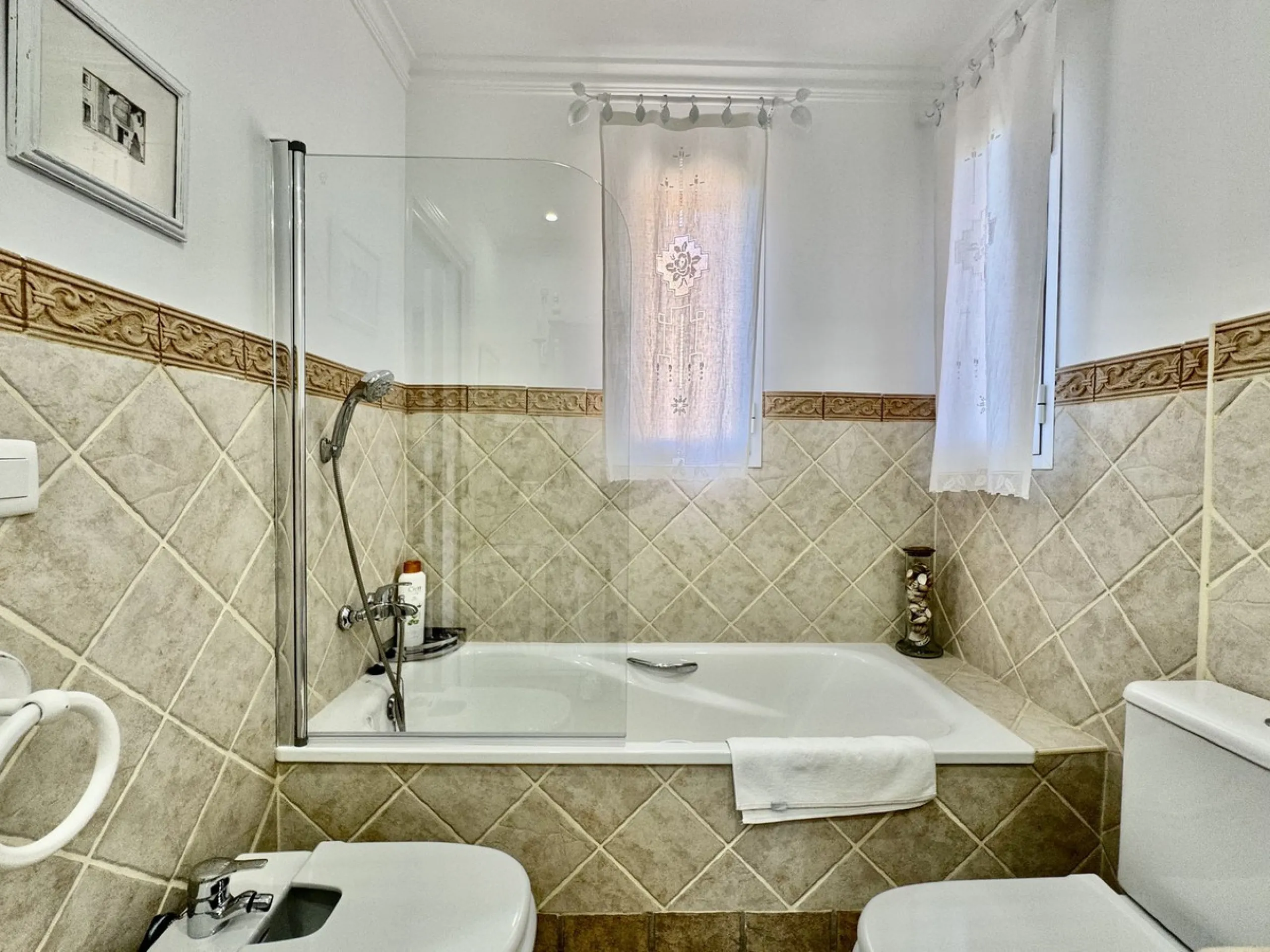 Mediterranean villa with independent studio, extra plot and authentic Andalusian charm!