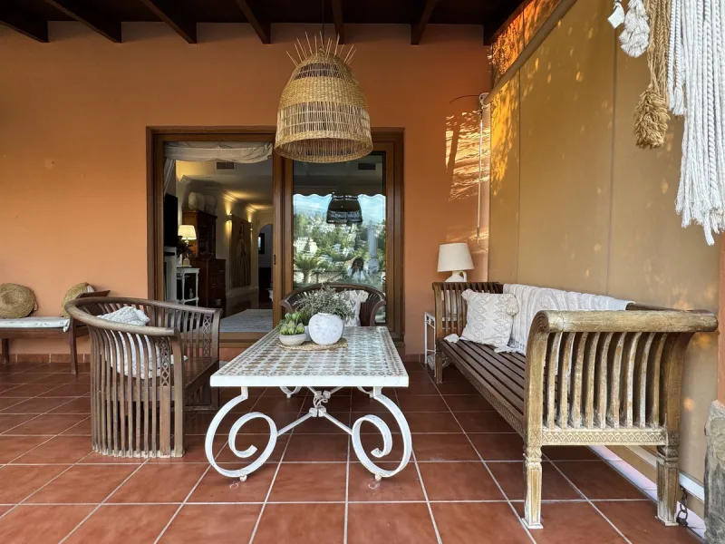 Mediterranean villa with independent studio, extra plot and authentic Andalusian charm!