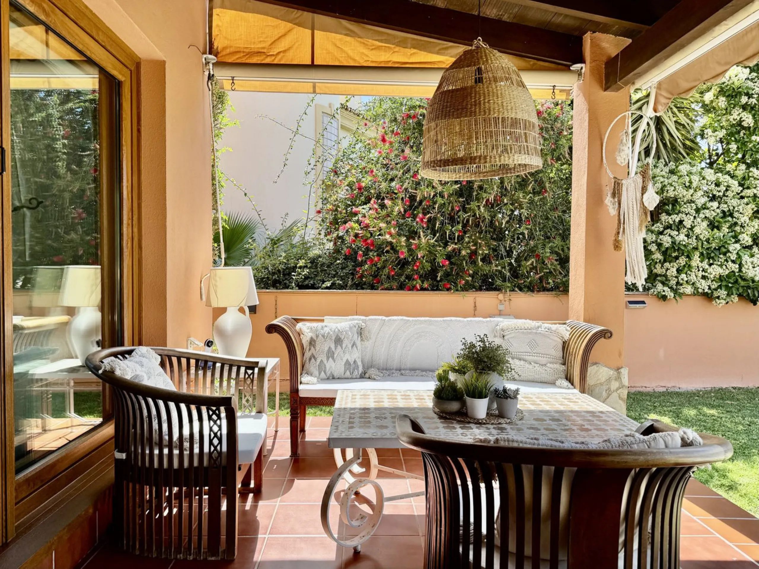 Mediterranean villa with independent studio, extra plot and authentic Andalusian charm!