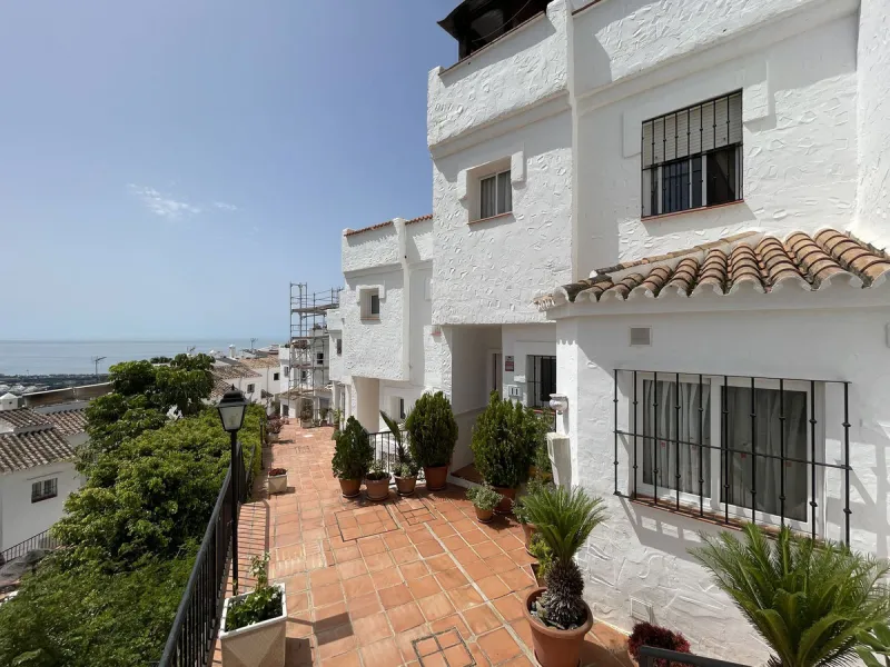 Mediterranean-Style Townhouse with Breathtaking Sea Views in Altos de Los Monteros