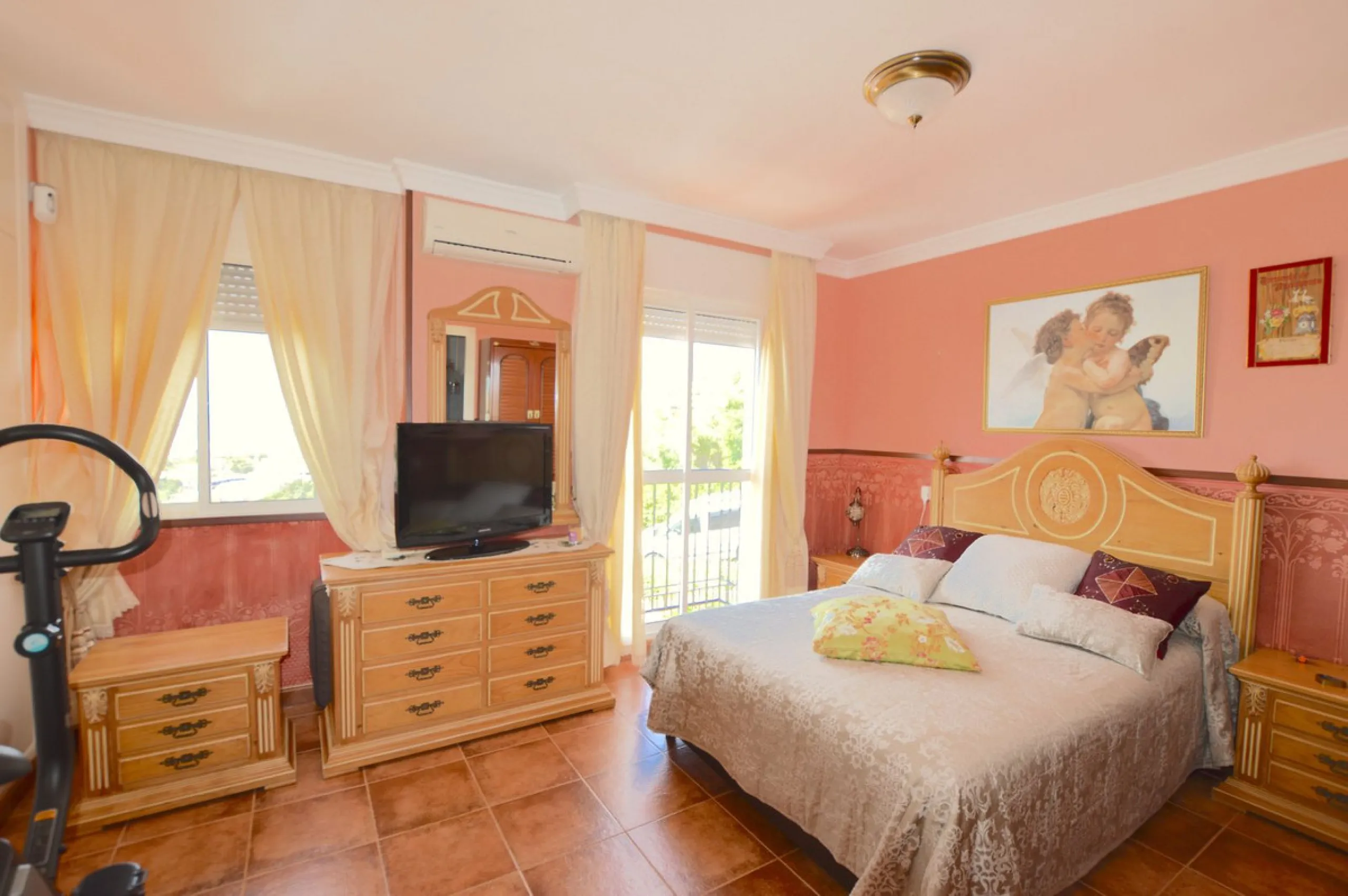 Mediterranean-Style Townhouse with Breathtaking Sea Views in Altos de Los Monteros