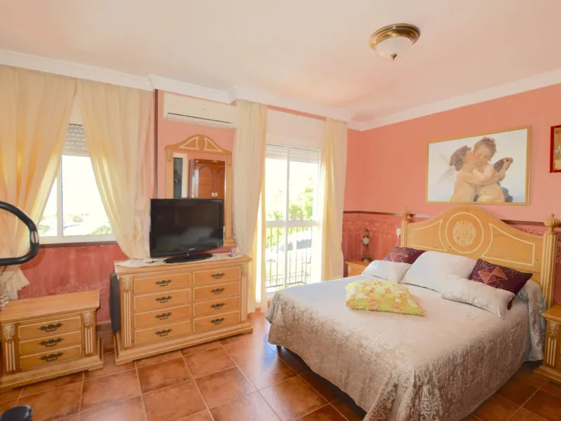 Mediterranean-Style Townhouse with Breathtaking Sea Views in Altos de Los Monteros