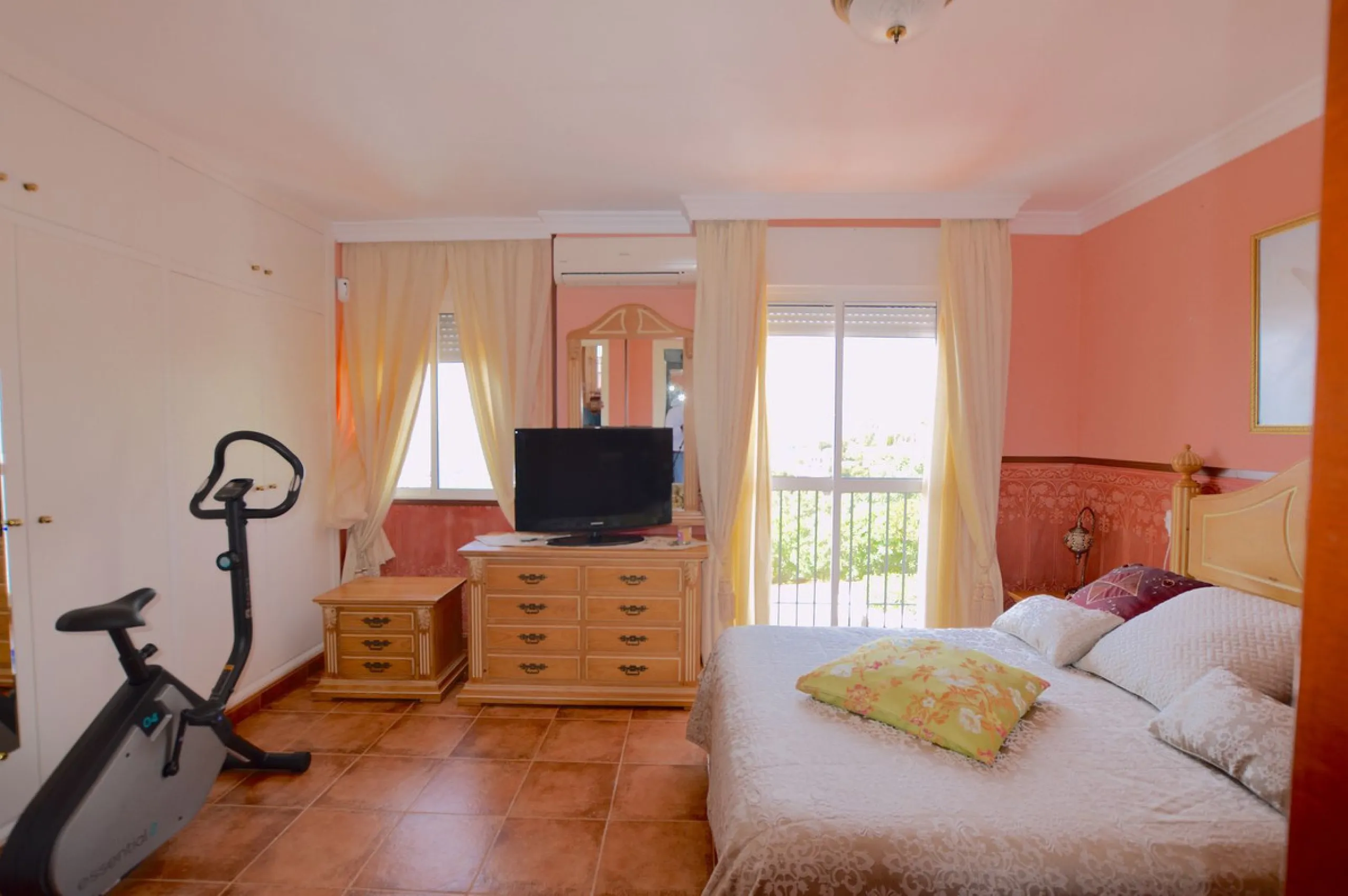 Mediterranean-Style Townhouse with Breathtaking Sea Views in Altos de Los Monteros