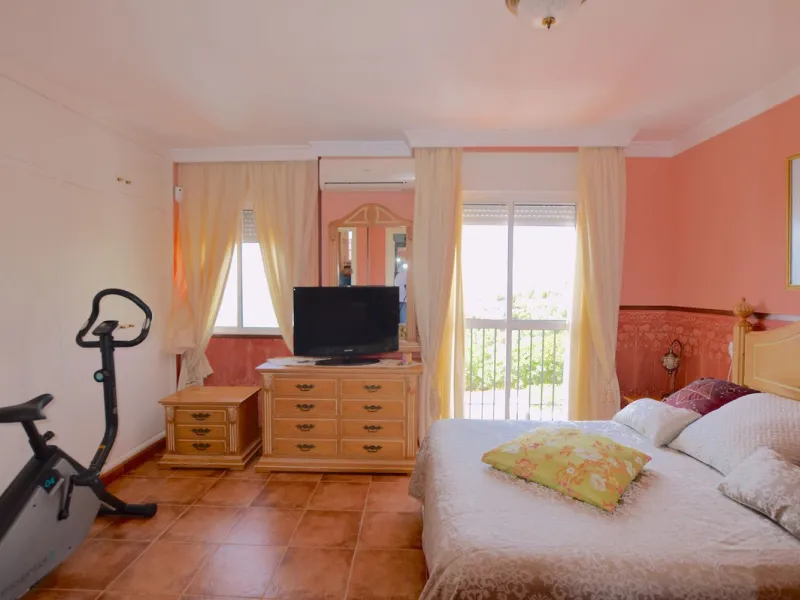 Mediterranean-Style Townhouse with Breathtaking Sea Views in Altos de Los Monteros