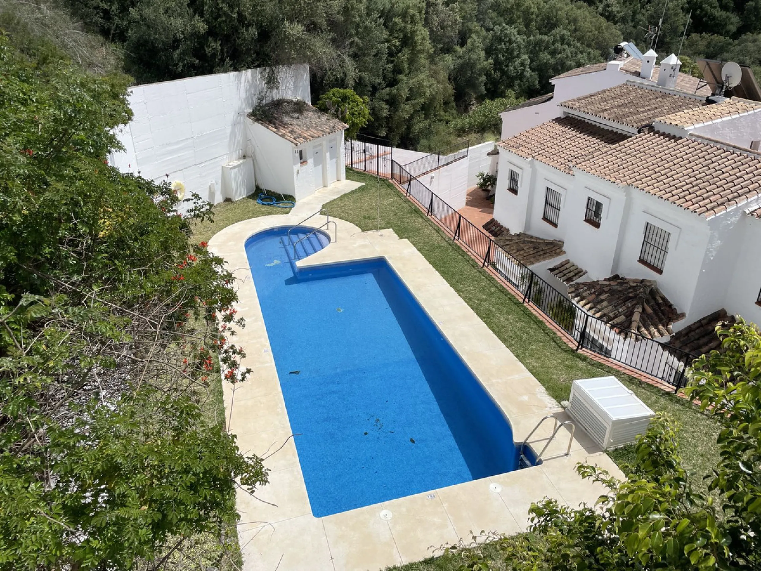 Mediterranean-Style Townhouse with Breathtaking Sea Views in Altos de Los Monteros