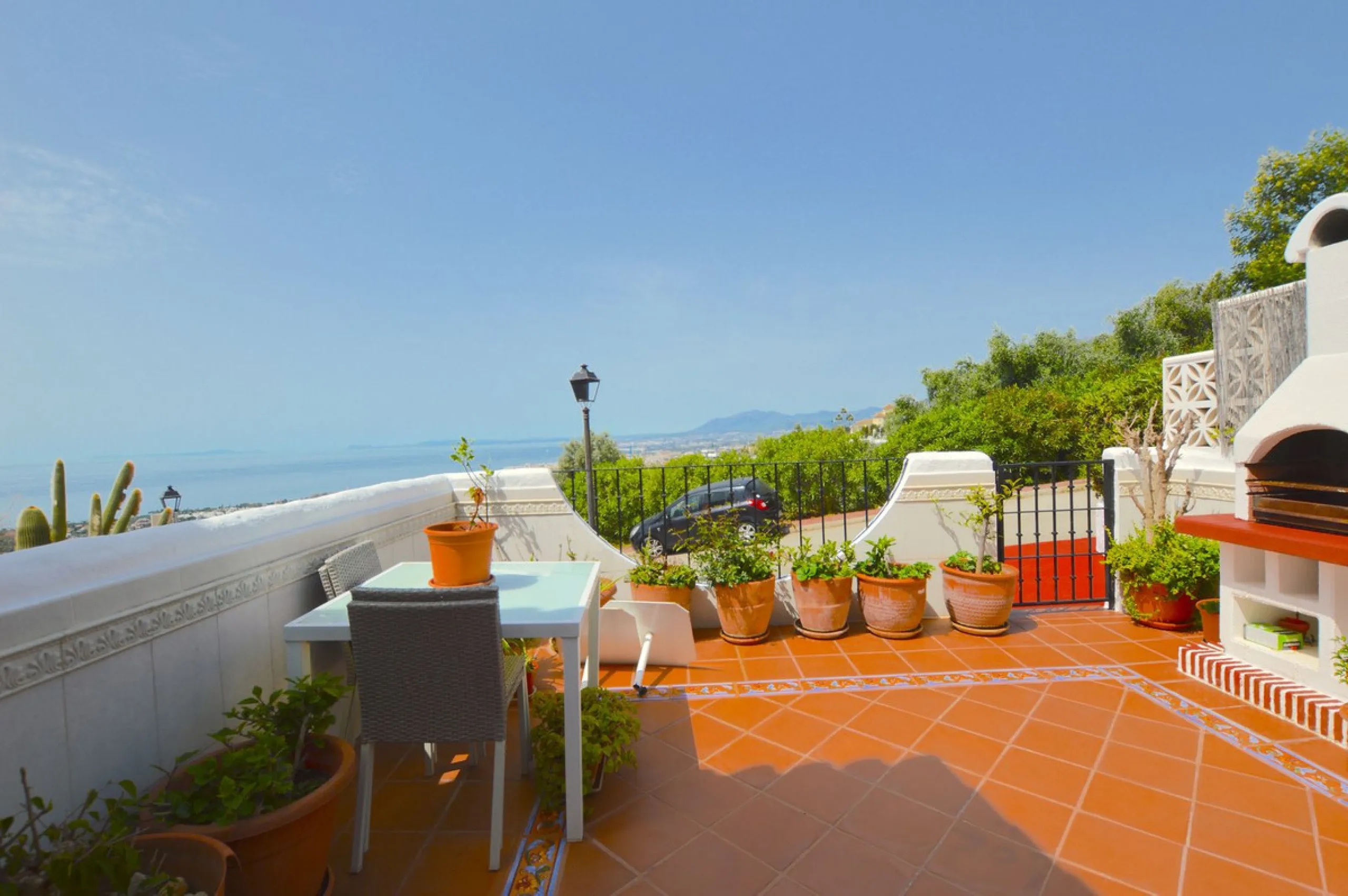 Mediterranean-Style Townhouse with Breathtaking Sea Views in Altos de Los Monteros